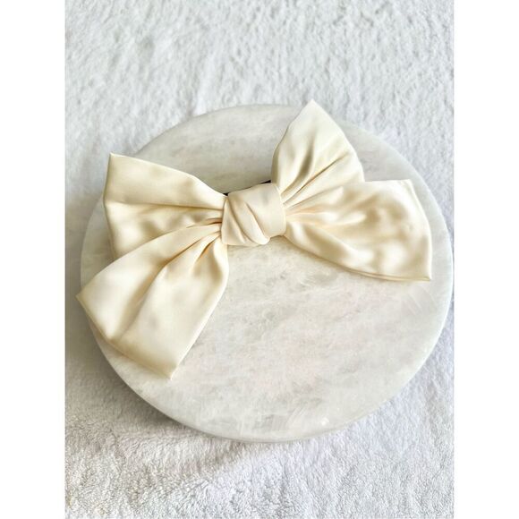 Cream satin hair bow with barrette snap - Picture 1 of 2